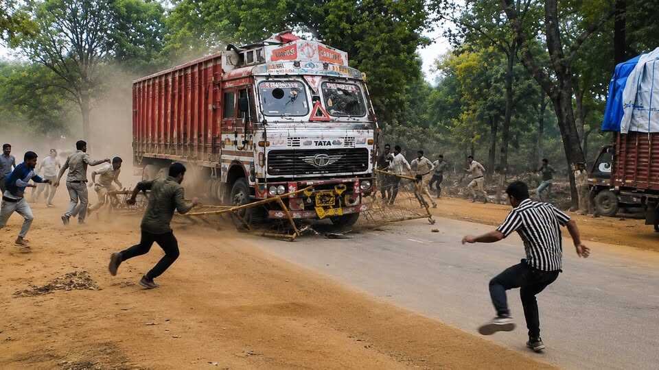 ಮದ್ಯದ ಮತ್ತಿನಲ್ಲಿ ಬಾಲಕಿಯ ಜೀವ ಬಲಿ.. 60 ಕಿ.ಮೀ ಚೇಸ್ ಬಳಿಕ ಟ್ರಕ್ ಚಾಲಕ ಬಂಧನ