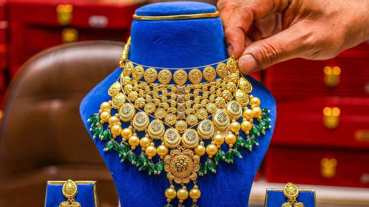 ಚಿನ್ನ-ಬೆಳ್ಳಿ ದರ ಭಾರೀ ಕುಸಿತ, ಖರೀದಿದಾರರಿಗೆ ಸುವರ್ಣಾವಕಾಶ! ಒಂದೇ ದಿನದಲ್ಲಿ ಗಣನೀಯ ಇಳಿಕೆ