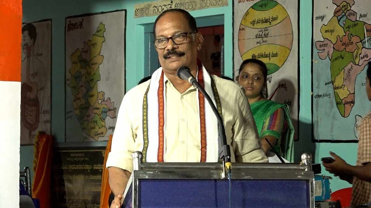 Entrepreneur Jayaprakash Shetty Saves Century-Old School Donates 20 Lakh Rupees to Government School