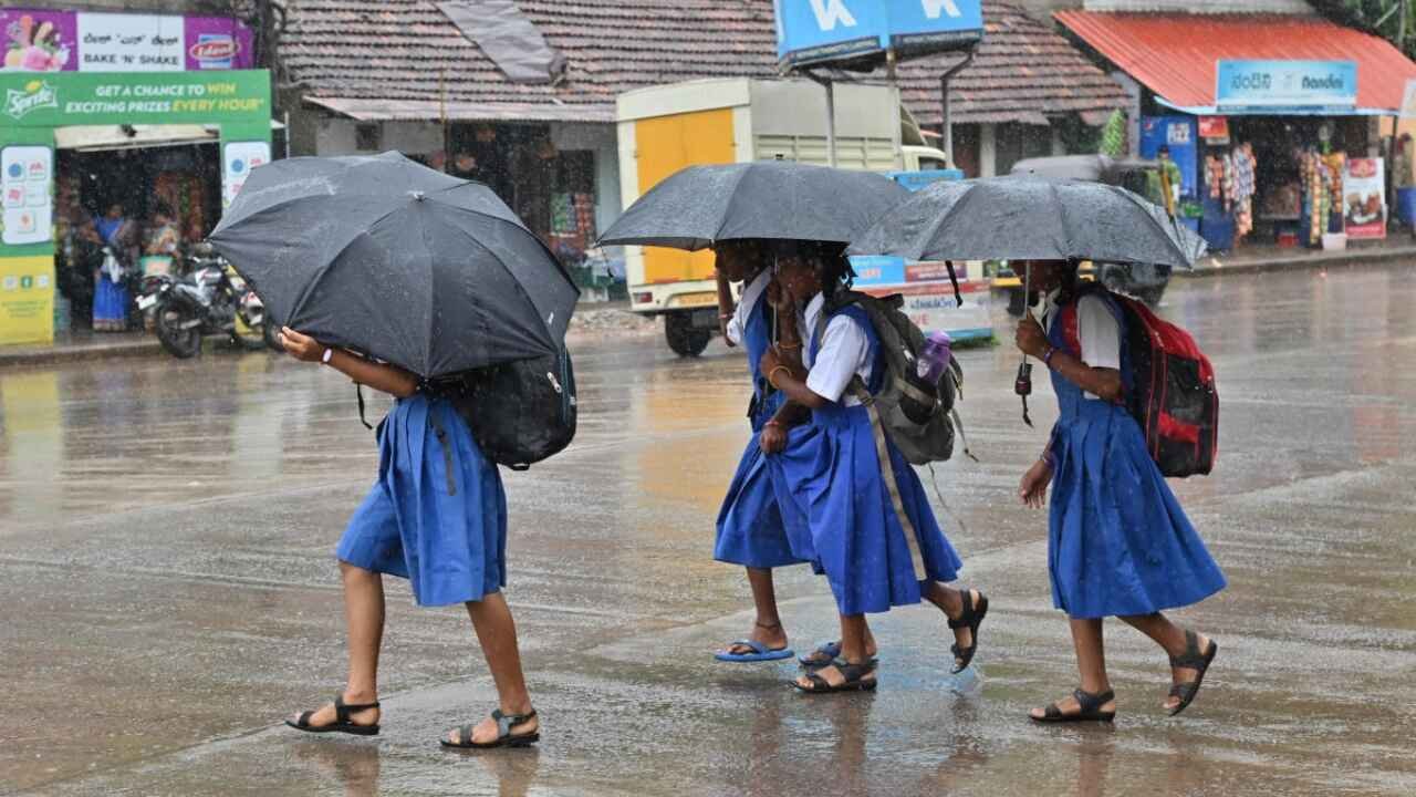ಮಂಗಳೂರು: ಮಳೆ ರಜೆ ಉಲ್ಲಂಘಿಸಿದ ಶಾಲೆಗಳ ವಿರುದ್ಧ ಖಡಕ್ ಕ್ರಮ; 10ಕ್ಕೂ ಹೆಚ್ಚು ಸಂಸ್ಥೆಗಳಿಗೆ ನೋಟಿಸ್