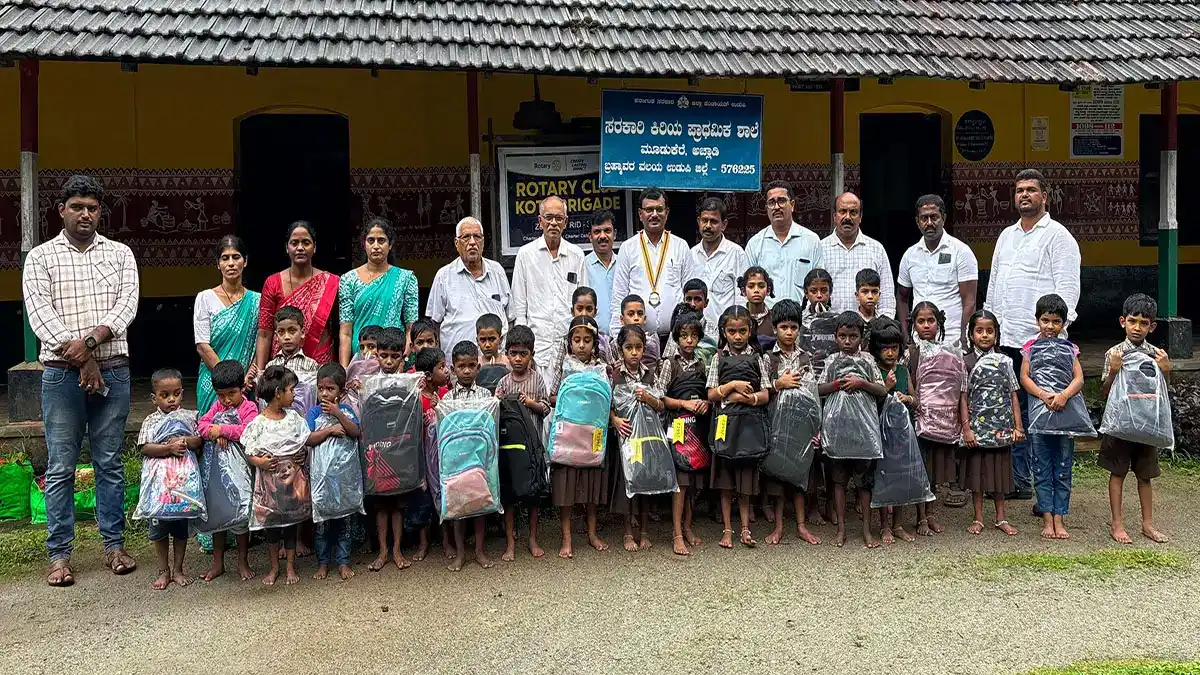 Rotary Club Kota Brigade : ರೋಟರಿ ಕ್ಲಬ್ ಕೋಟ ಬ್ರಿಗೇಡ್: ಸರ್ಕಾರಿ ಶಾಲಾ ಮಕ್ಕಳಿಗೆ ಶಾಲಾ ಬ್ಯಾಗ್ ವಿತರಣೆ