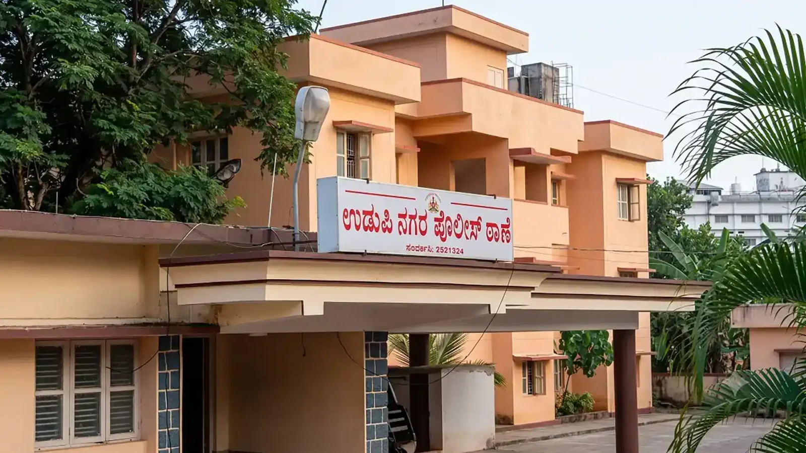 ಉಡುಪಿ ನಗರಸಭೆ ಪೌರ ಕಾರ್ಮಿಕರ ಮೇಲ್ವಿಚಾರಕನಿಗೆ ₹10 ಲಕ್ಷ ಹನಿಟ್ರ್ಯಾಪ್ ಬೆದರಿಕೆ : ಮೂವರ ವಿರುದ್ಧ FIR