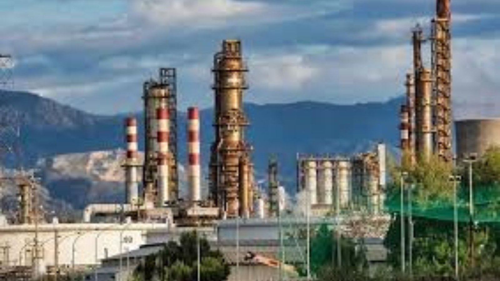 Russia stops oil Imports to Mangalore Refinery MRPL looks for Venezuela