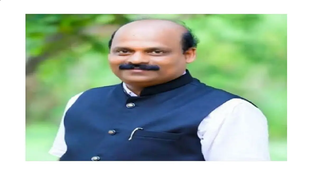 ಮಂತ್ರಾಲಯದ ಬಳಿ ಭೀಕರ ಅಪಘಾತ: ಮಂಗಳೂರು ಹಾಪ್ಕಾಮ್ಸ್ GM ರವಿಶೆಟ್ಟಿ ದುರಂತ ಸಾವು, ಮೂವರಿಗೆ ಗಂಭೀರ ಗಾಯ